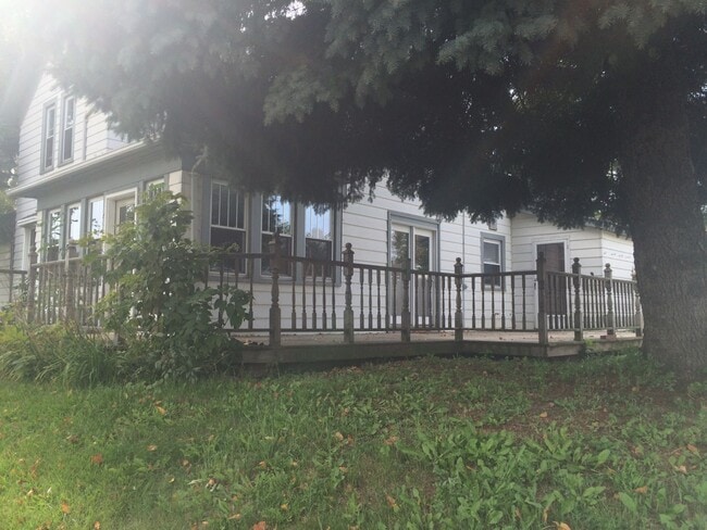 Building Photo - 417 Crooks Ave