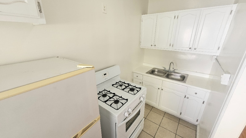 Building Photo - 727 S Coronado St