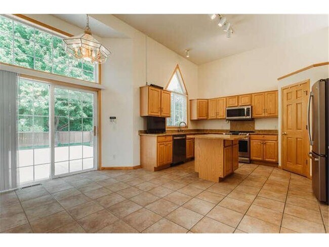 Building Photo - 17583 Foxboro Ln