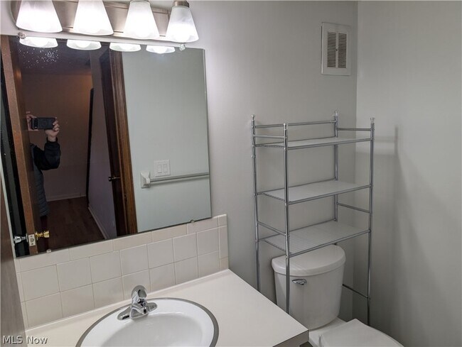 Building Photo - 3792 Baumberger Rd