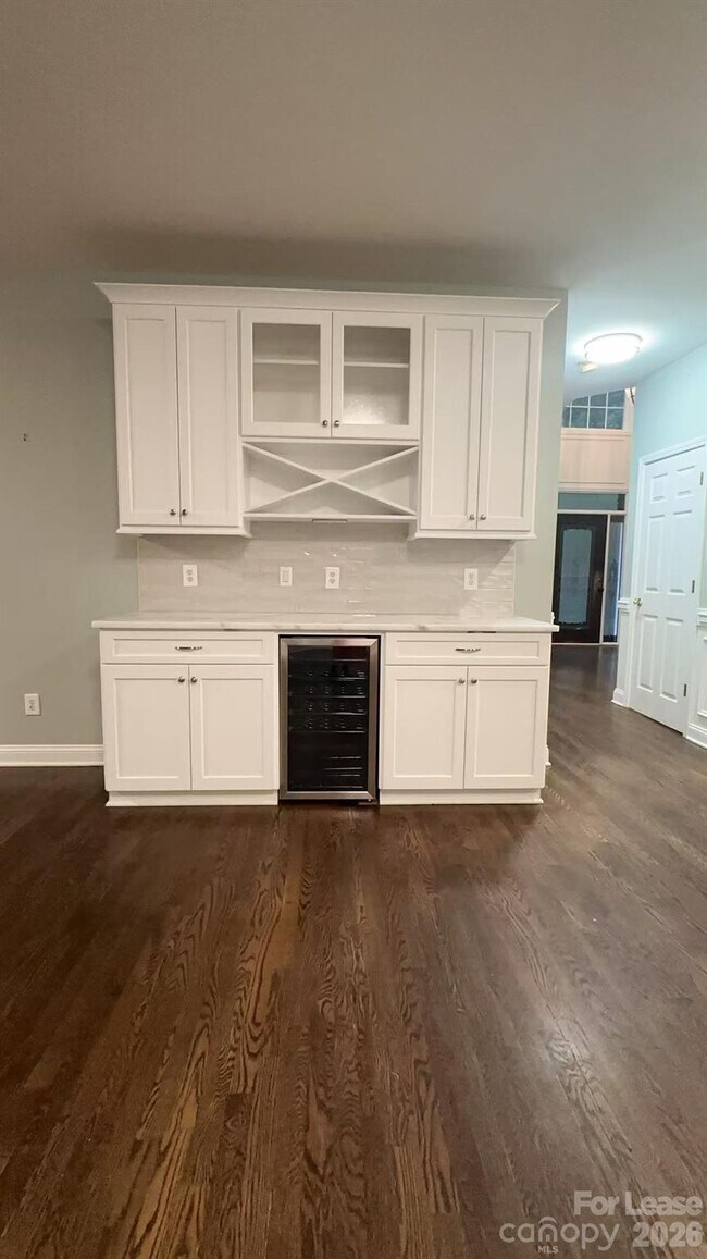 Building Photo - 6025 Oakridge Ct
