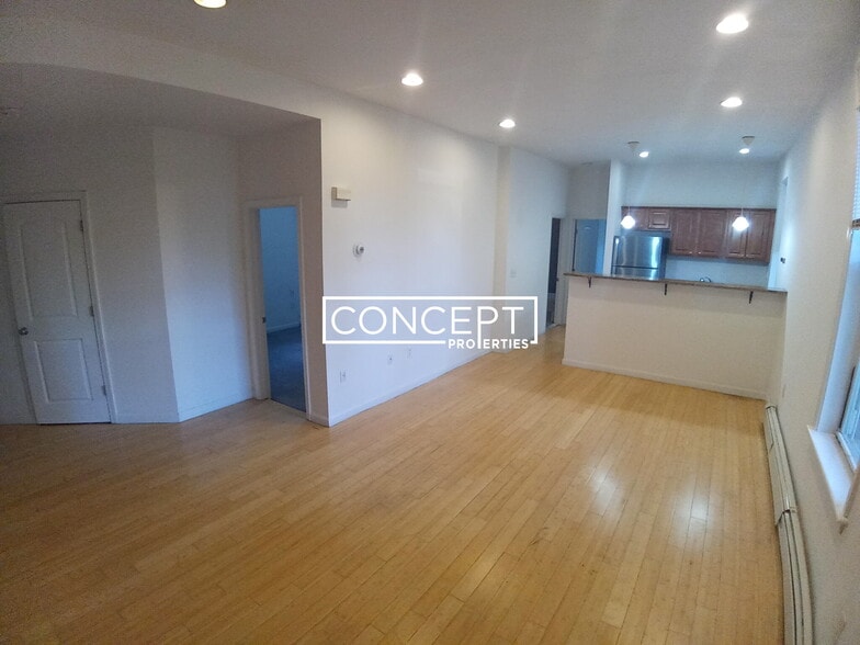 Building Photo - 40 Newton St