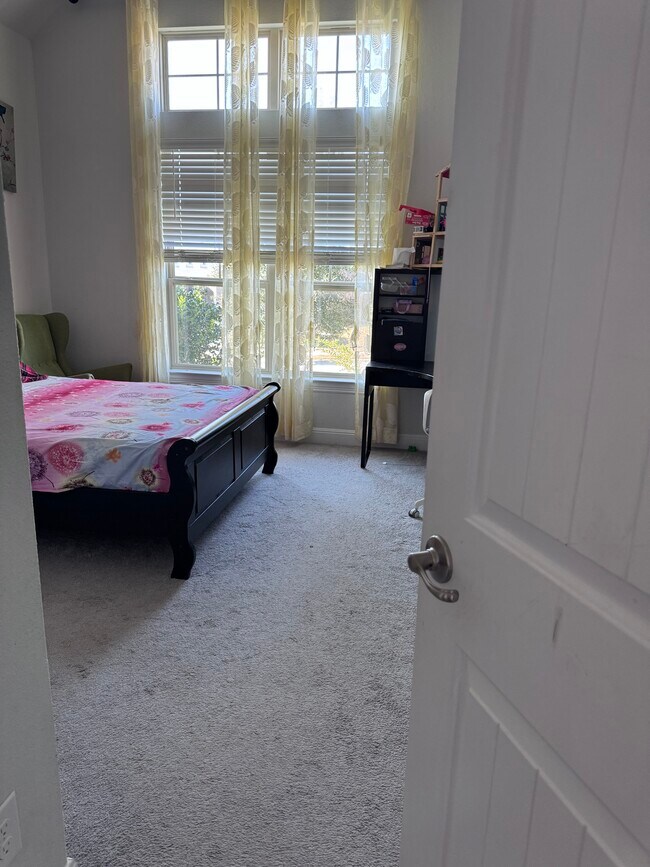 Building Photo - 513 Lambert Cv