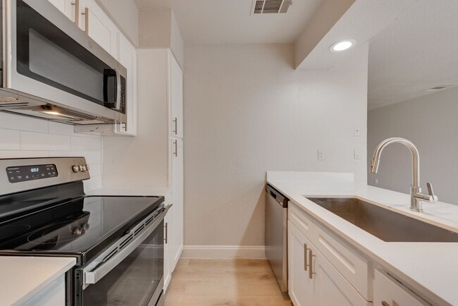 Interior Photo - The Chandler