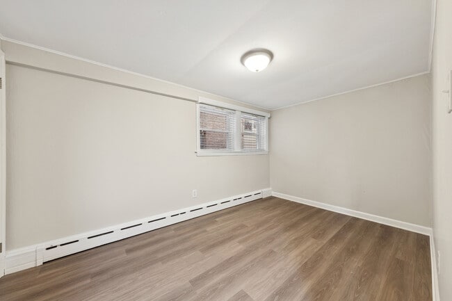 Building Photo - 3636 N Claremont Ave