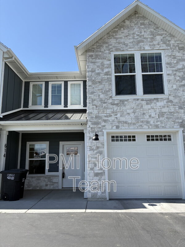 Primary Photo - 614 W Cozy Ln
