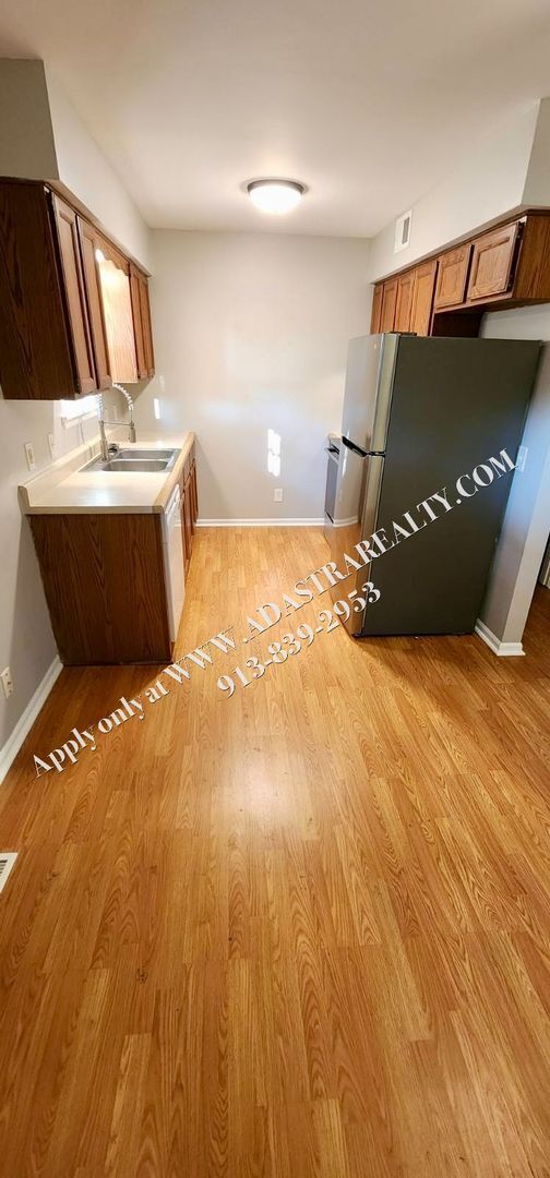 Building Photo - 2 Bed 1.5 Bath Townhome in Bonner Springs-...