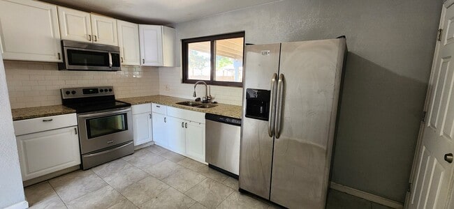 Building Photo - Long Realty & Property Management - Dual K...