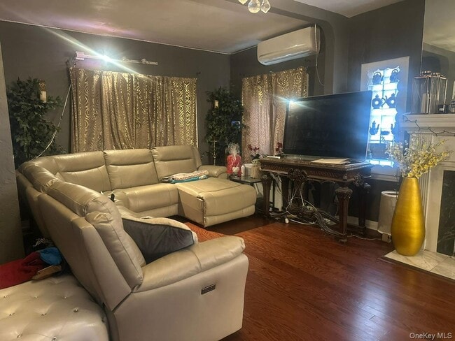 Primary Photo - 133-22 228th St