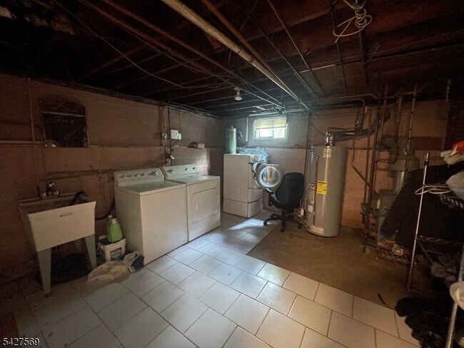 Building Photo - 1065 Sayre Rd S