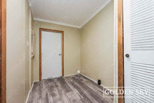 Building Photo - 7709 E Gloucester Rd