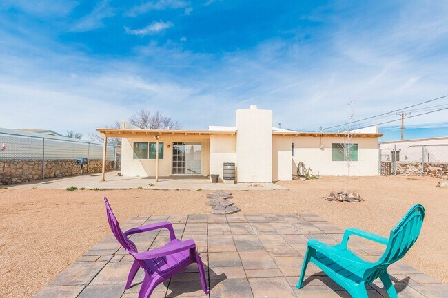 Building Photo - Charming 3 bedroom, 2 bath in East El Paso!