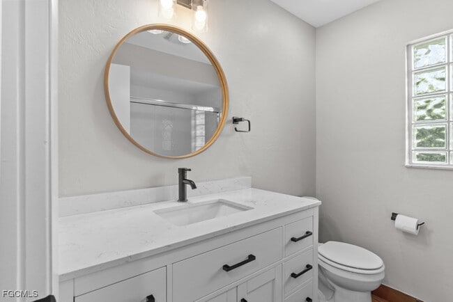 Building Photo - 1384 Burgundy Dr