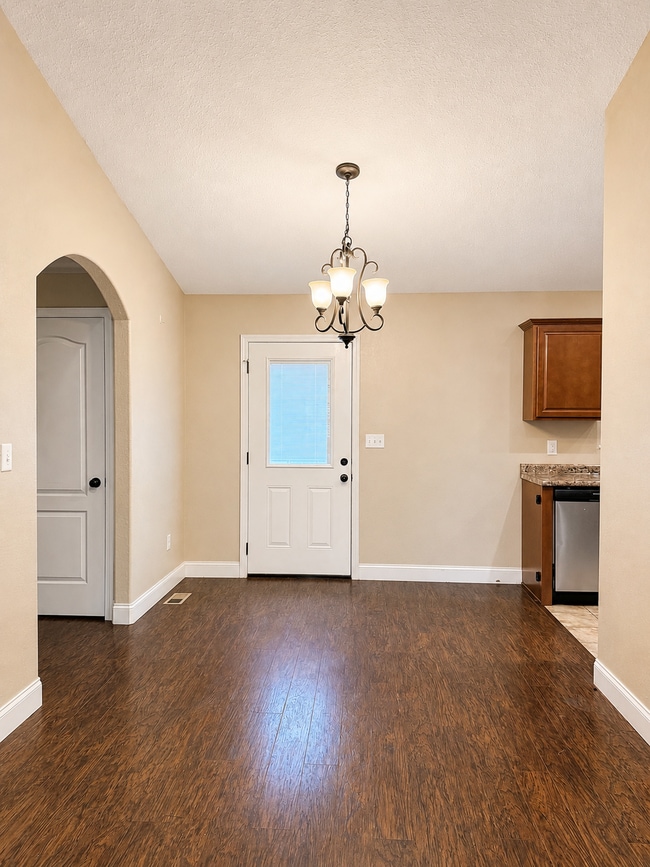 Building Photo - 602 Martin St