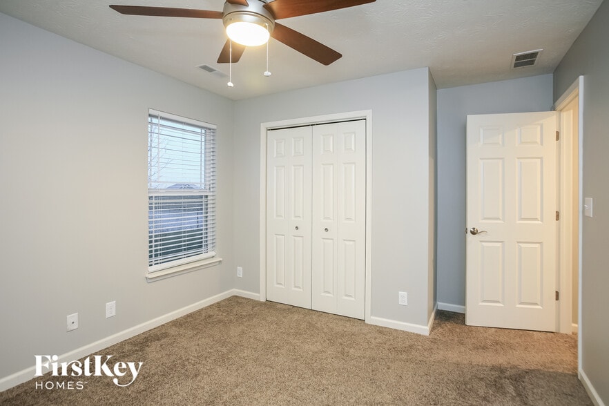 Building Photo - 900 Foxglove St