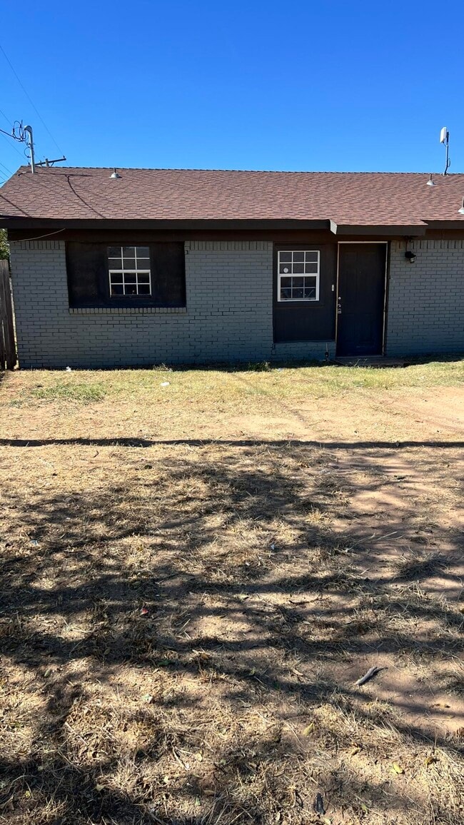 Primary Photo - 1716 E Dartmouth St