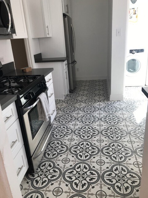 Kitchen View of Laundry - 918 1/2 S Orange Grove Ave