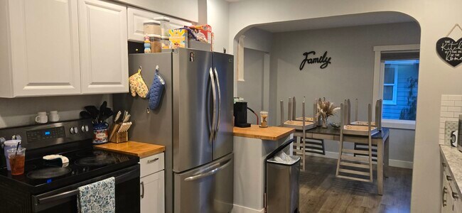 Building Photo - 1717 D St