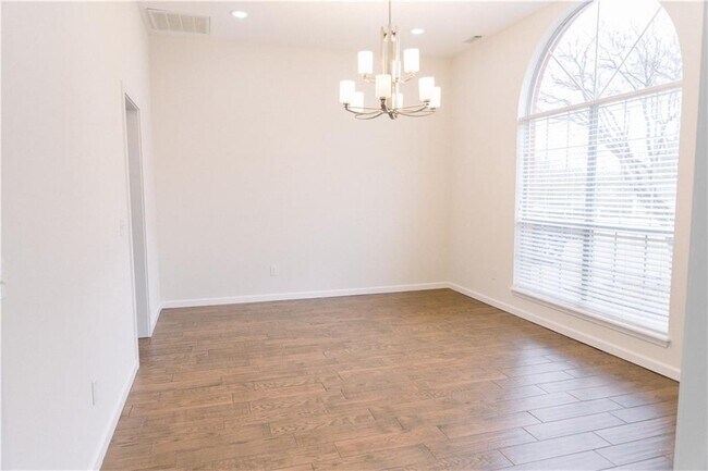 Building Photo - 3 Acorn Cir
