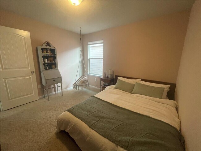 Building Photo - 2025 Langdale Ln