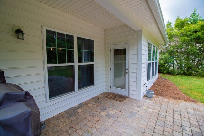 Building Photo - 4 Gresham Ln