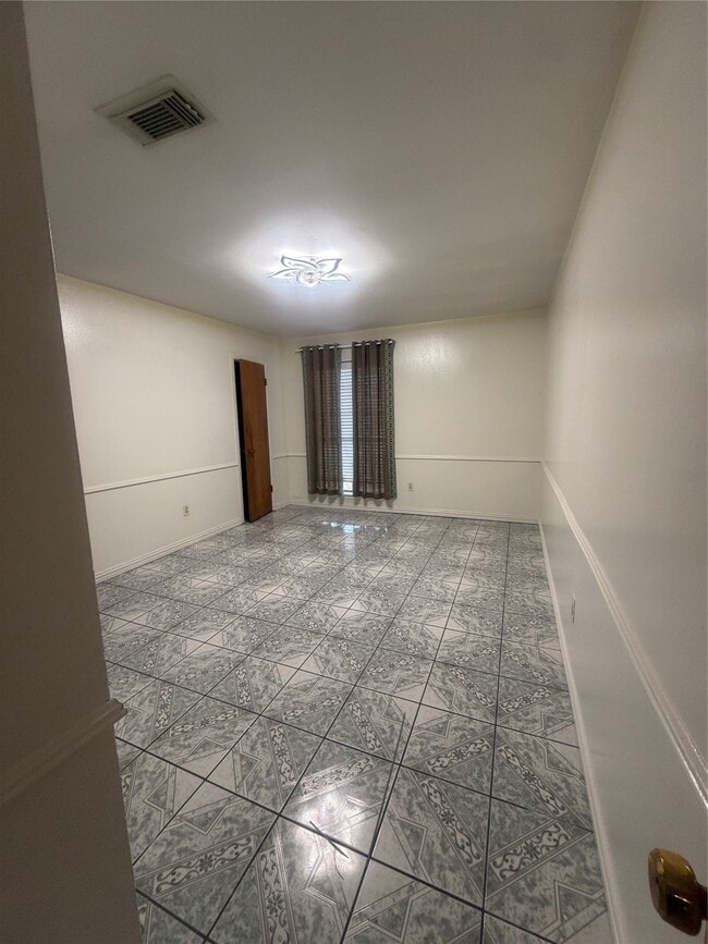 Building Photo - 10831 Overlea Dr