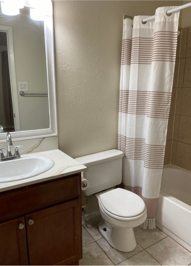 Building Photo - 16939 Cairnloch St