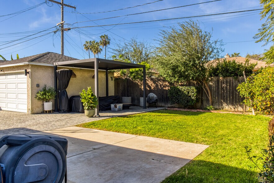 Building Photo - 2331 Belmont Ave