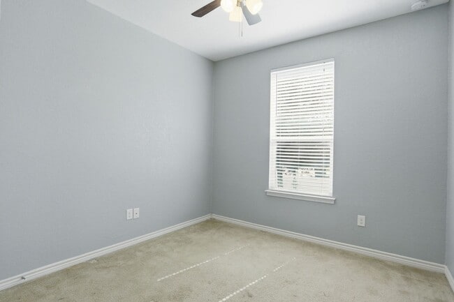 Building Photo - Single-Story Solar-Powered Home Near Braunig Lake – Comfortable & Convenient!