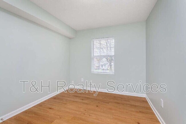 Building Photo - 326 Jefferson Ave