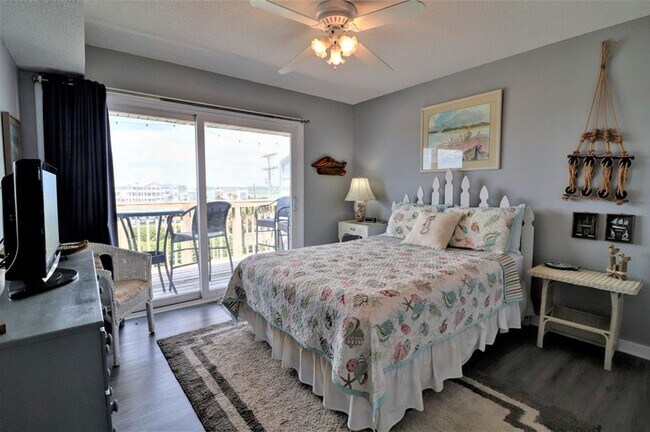 Building Photo - *Off Season Rental* Oceanfront *Queen's Gr...