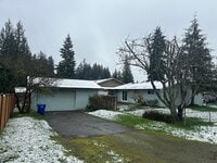 Building Photo - Lightly Updated 4 Bed Everett Home w/ Large Detached Garage/Workshop!