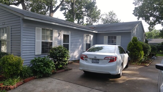 Building Photo - 1341 Hullview Ave