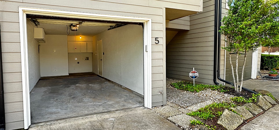 Garage has space for laundry and storage - 6724 Eastridge Dr
