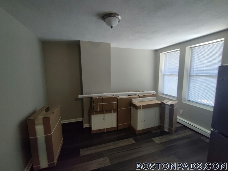 Building Photo - 67 Shawmut St
