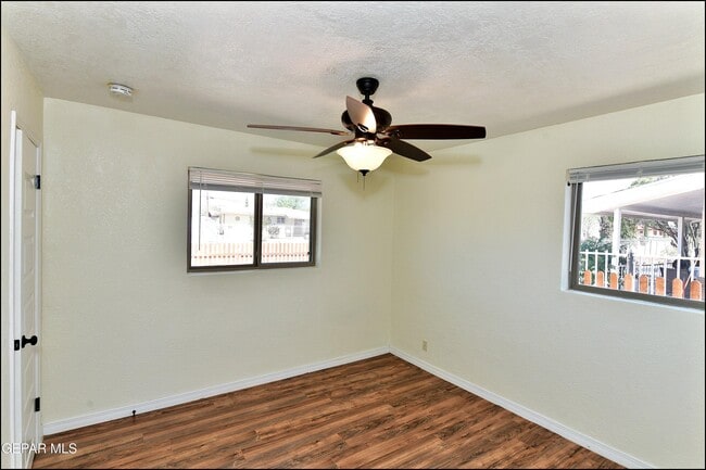 Building Photo - 10324 Newport Dr