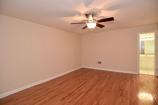 Building Photo - Evans 3 Bed/2 Bath w/ Garage & Huge Fenced...