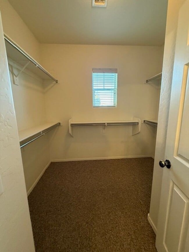 Building Photo - Reduced!!!  Beautiful 2-bedroom 2 Bath with Den in Mountain Gate Contact Property Pros
