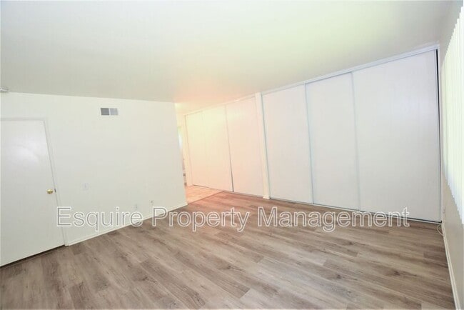 Building Photo - 1035 Woodgate Ct