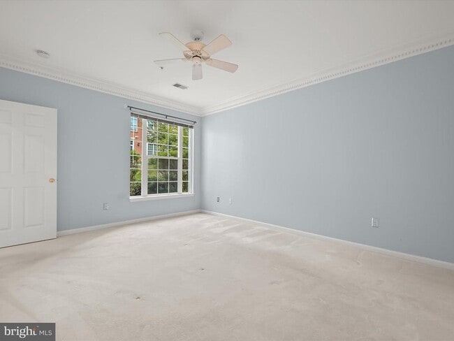 Building Photo - 10713 Symphony Way