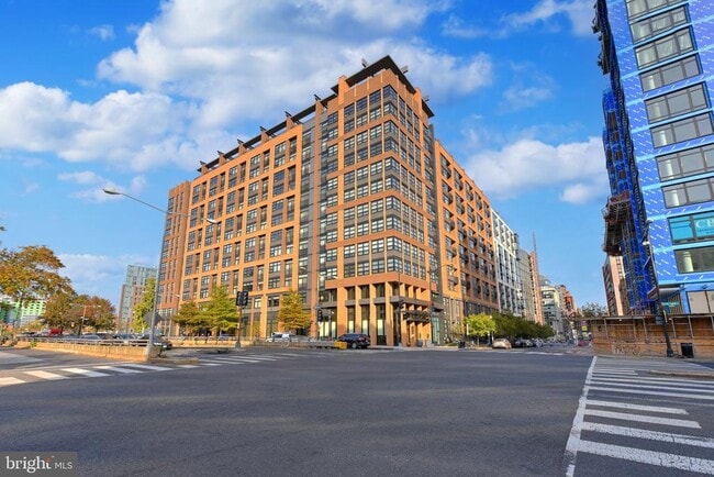 Building Photo - 2 M St NE