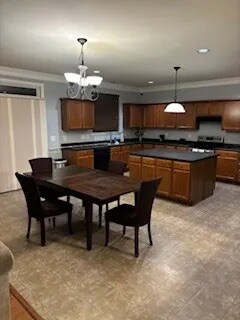 Building Photo - Room in House on Milpass Dr