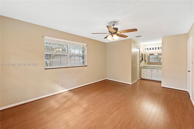 Building Photo - 5263 SW 121st Ave