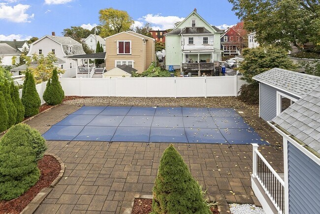 Building Photo - 17 Parker St