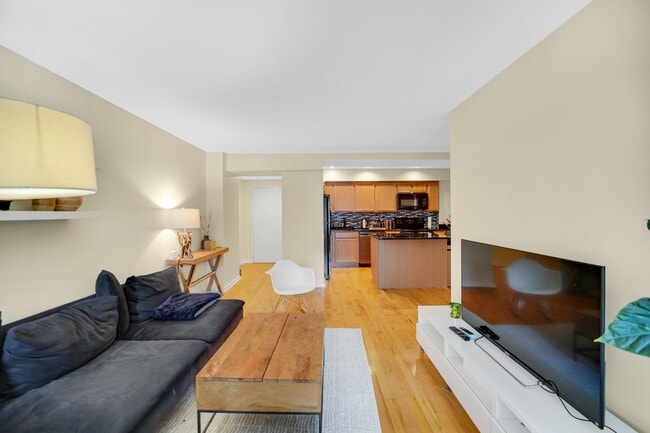 Building Photo - 40 E 9th St