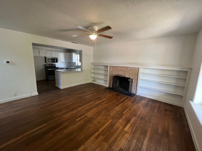 Building Photo - Cute 3-bedroom, 2-bath