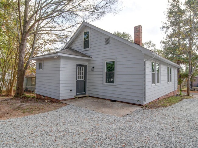 Building Photo - Newly remodeled 3 BR / 2 BA in Wadesboro !