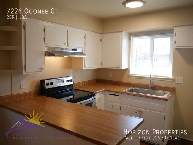 Building Photo - 2 Bed 1 Bath 827 Sq. Ft. Citrus Heights Du...