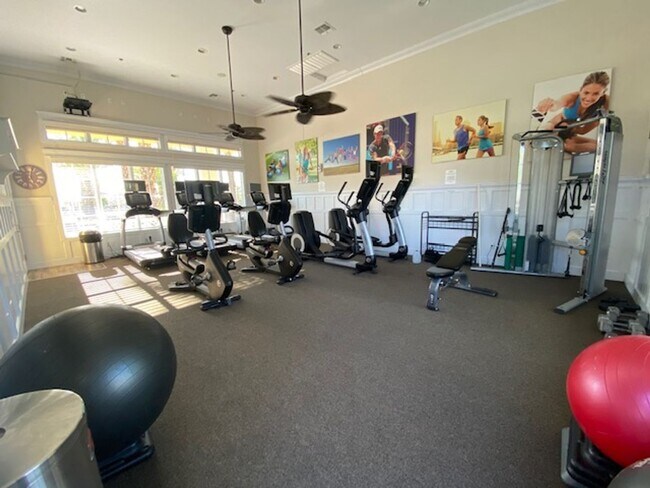 Building Photo - 2705 S Valle Verde