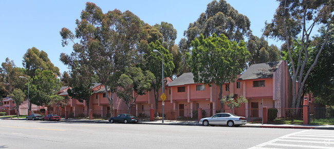 Building Photo - Watts Arms I